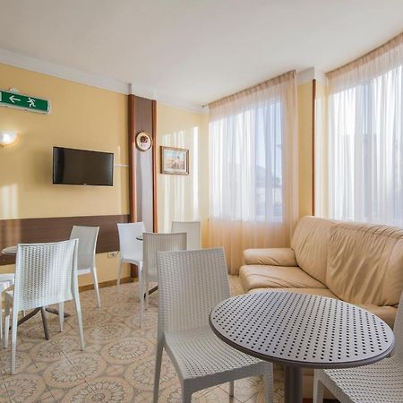 Hotel Rosy Батипалия Екстериор снимка