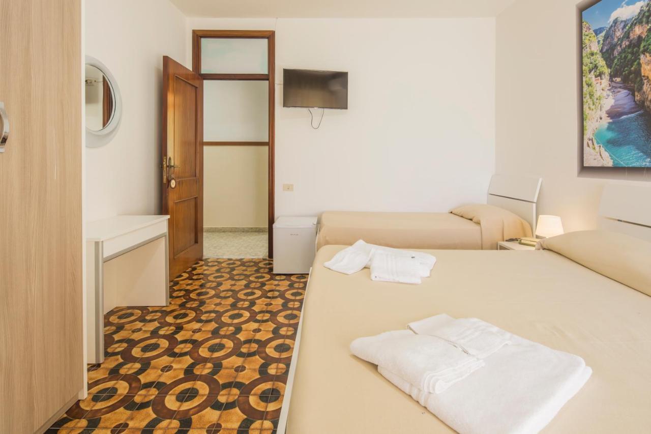 Hotel Rosy Батипалия Екстериор снимка