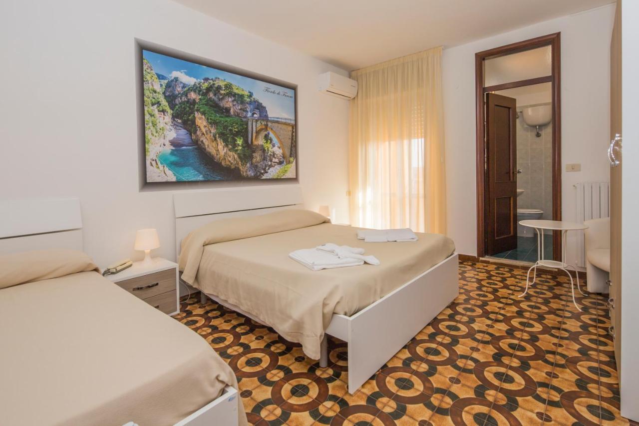 Hotel Rosy Батипалия Екстериор снимка
