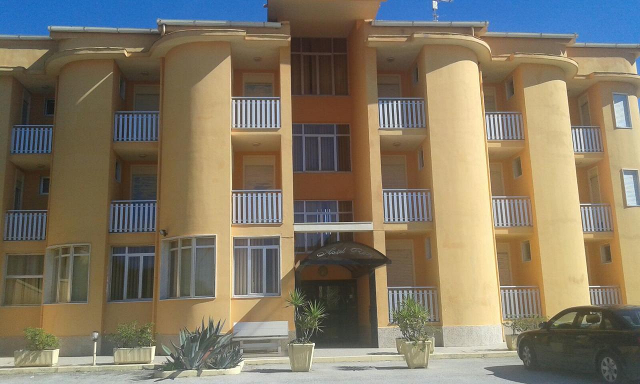 Hotel Rosy Батипалия Екстериор снимка