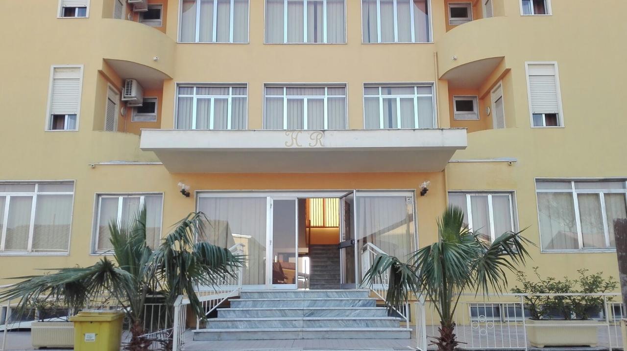 Hotel Rosy Батипалия Екстериор снимка