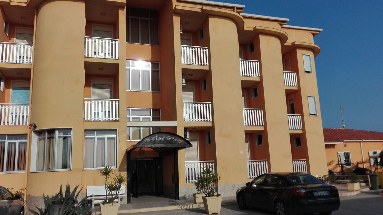 Hotel Rosy Батипалия Екстериор снимка